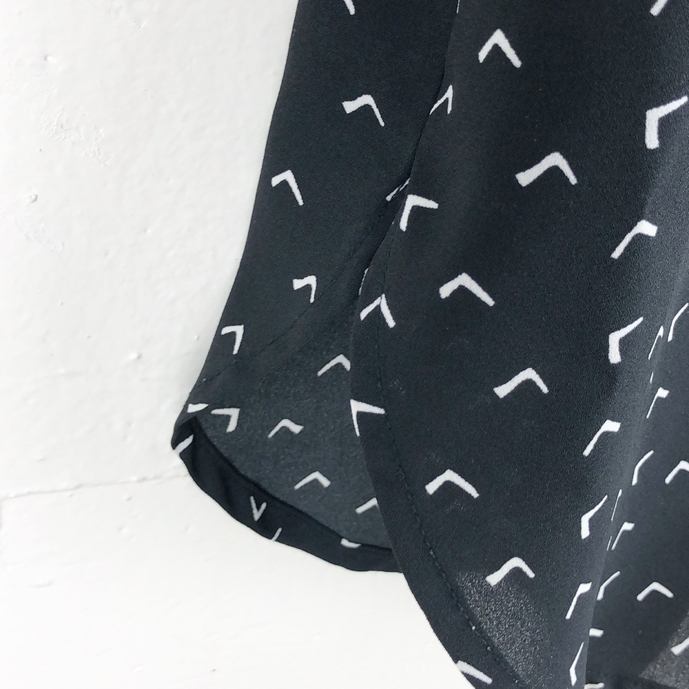 Lightweight Patterned Tunic - Picture 5 of 8